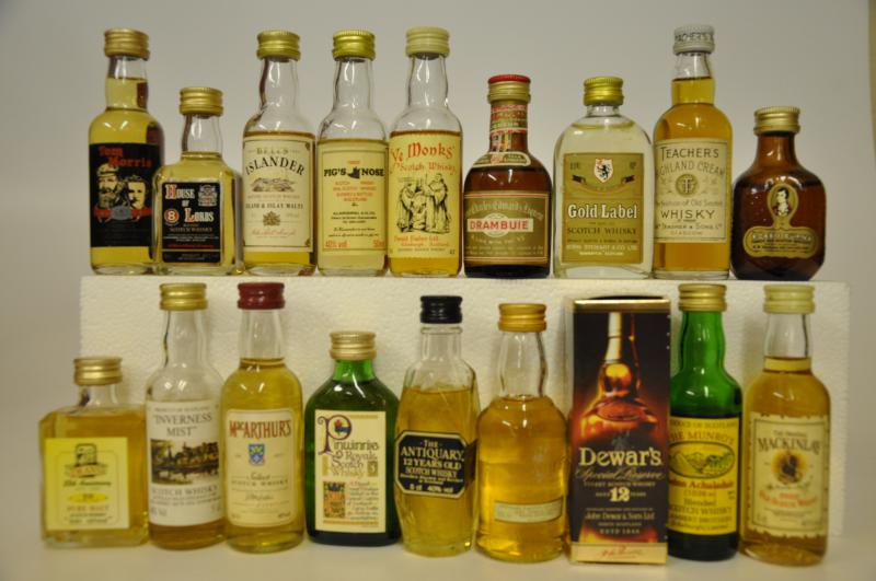 35 Blended Whiskies Miniatures